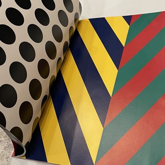 AUTH RARE NEW Gucci Holiday Wrapping Paper Book 11 X 14 Pristine - Picture 4 of 6